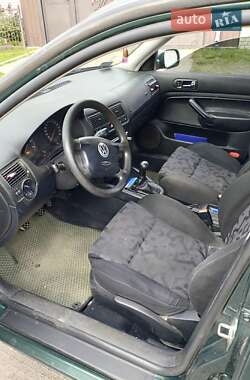 Хэтчбек Volkswagen Golf 1998 в 