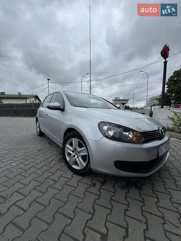 Хэтчбек Volkswagen Golf 2009 в 