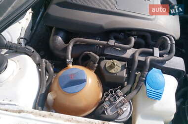 Хетчбек Volkswagen Golf 2000 в 