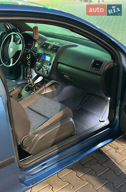 Хэтчбек Volkswagen Golf 2006 в 