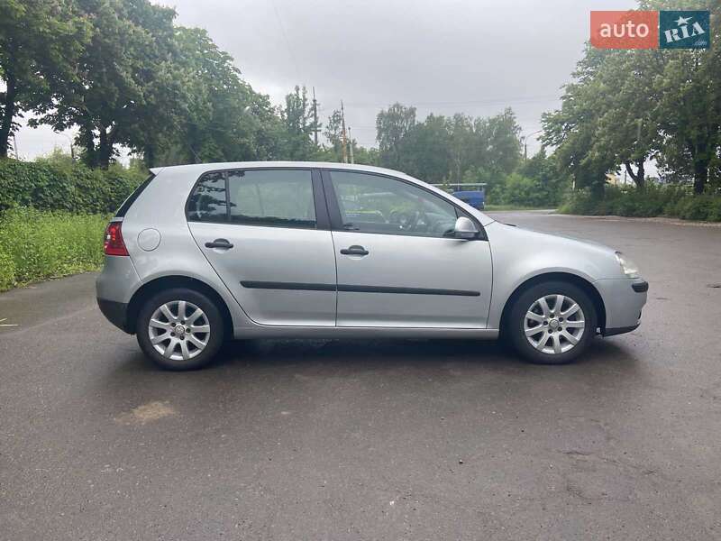 Хэтчбек Volkswagen Golf 2009 в Луцке