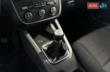 Хэтчбек Volkswagen Golf 2006 в 