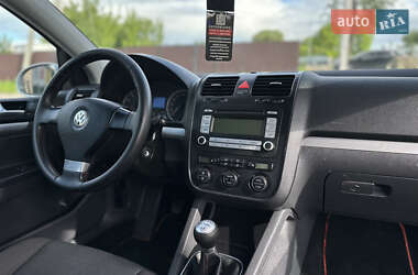 Хэтчбек Volkswagen Golf 2006 в 