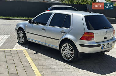 Хетчбек Volkswagen Golf 2003 в 