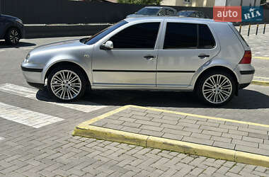 Хетчбек Volkswagen Golf 2003 в 