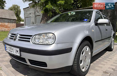 Хэтчбек Volkswagen Golf 2000 в 