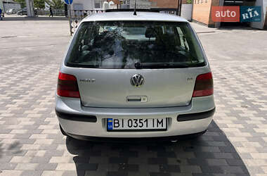 Хэтчбек Volkswagen Golf 2000 в 