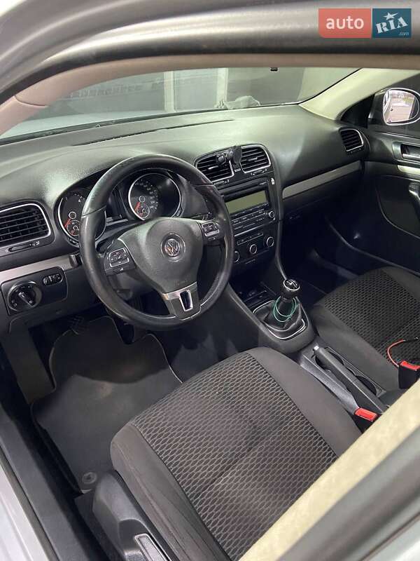 Універсал Volkswagen Golf 2011 в Врадіївці