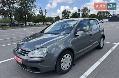 Хэтчбек Volkswagen Golf 2004 в 
