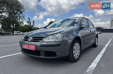 Хэтчбек Volkswagen Golf 2004 в 