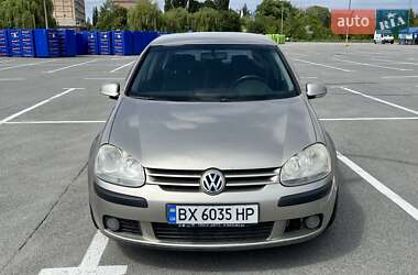 Хэтчбек Volkswagen Golf 2004 в 