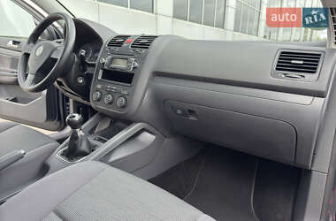 Хэтчбек Volkswagen Golf 2009 в 