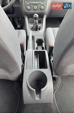 Хэтчбек Volkswagen Golf 2009 в 
