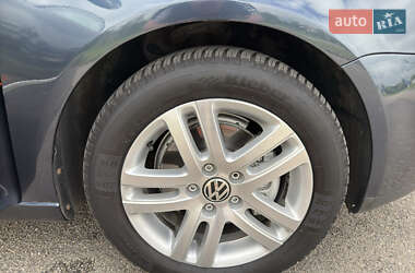 Хэтчбек Volkswagen Golf 2009 в 