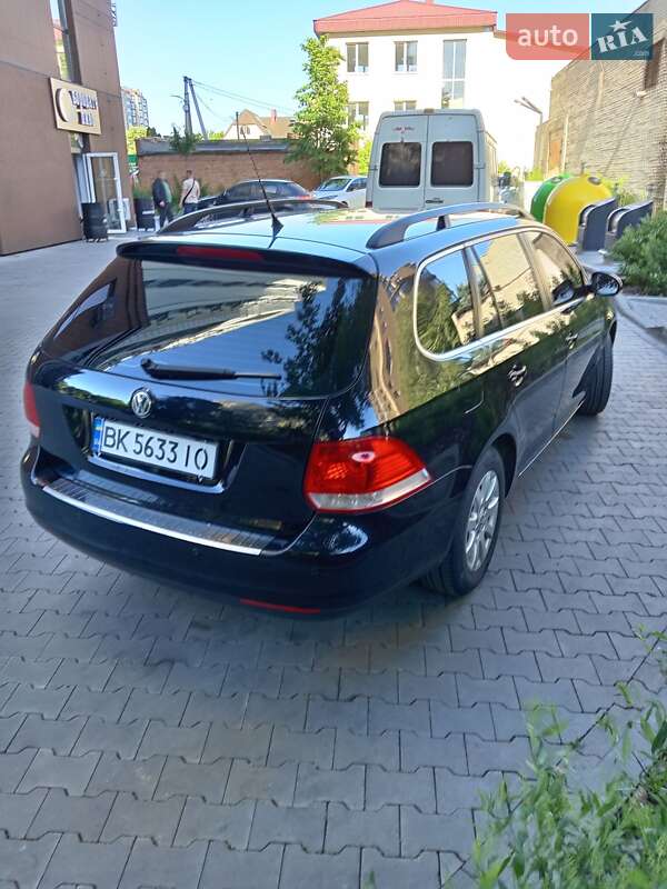 Універсал Volkswagen Golf 2009 в Луцьку