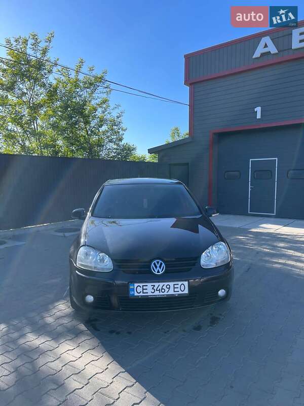 Хэтчбек Volkswagen Golf 2005 в Черновцах