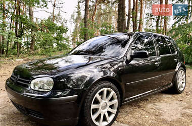 Хэтчбек Volkswagen Golf 2002 в 