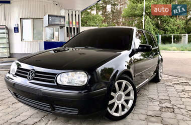 Хэтчбек Volkswagen Golf 2002 в 