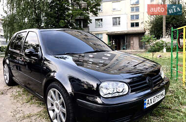 Хэтчбек Volkswagen Golf 2002 в 