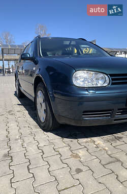 Універсал Volkswagen Golf 2004 в Чернівцях