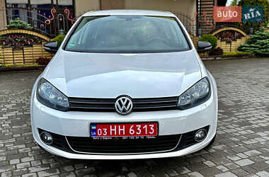 Хэтчбек Volkswagen Golf 2012 в 