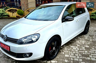 Хэтчбек Volkswagen Golf 2012 в 