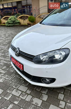 Хэтчбек Volkswagen Golf 2012 в 
