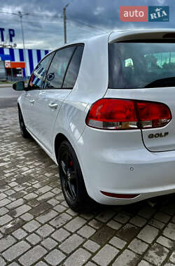 Хэтчбек Volkswagen Golf 2012 в 