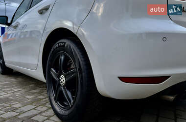 Хэтчбек Volkswagen Golf 2012 в 