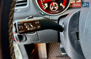 Хэтчбек Volkswagen Golf 2012 в 