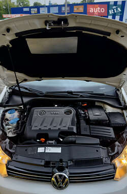 Хэтчбек Volkswagen Golf 2012 в 
