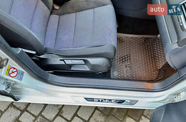 Хэтчбек Volkswagen Golf 2012 в 