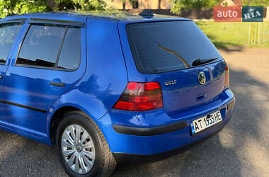 Хетчбек Volkswagen Golf 2000 в 