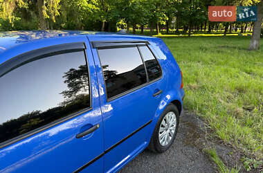 Хетчбек Volkswagen Golf 2000 в 
