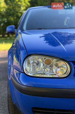 Хетчбек Volkswagen Golf 2000 в 