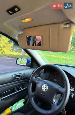 Хетчбек Volkswagen Golf 2000 в 