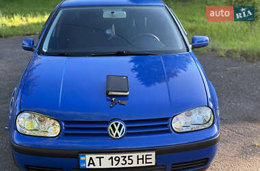 Хетчбек Volkswagen Golf 2000 в 