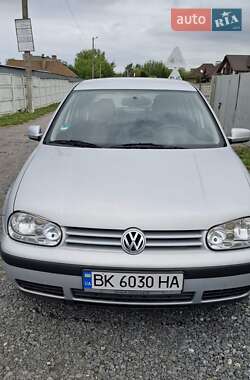 Хэтчбек Volkswagen Golf 1999 в Остроге