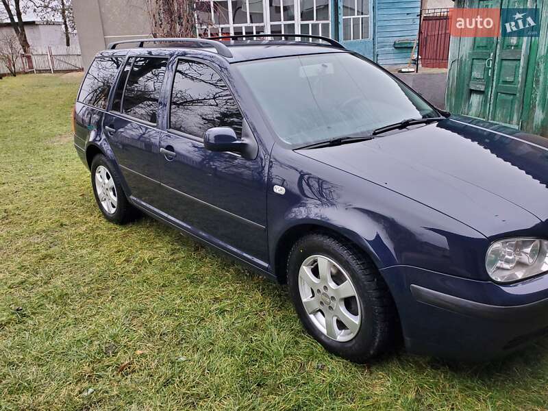 Універсал Volkswagen Golf 2000 в Острозі