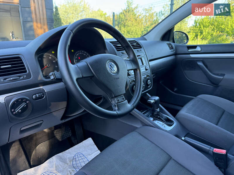 Хэтчбек Volkswagen Golf 2008 в Дрогобыче