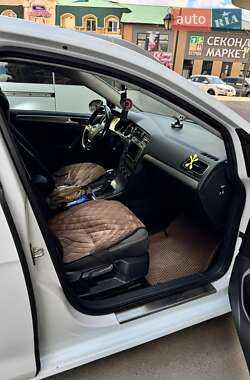 Хэтчбек Volkswagen Golf 2014 в 