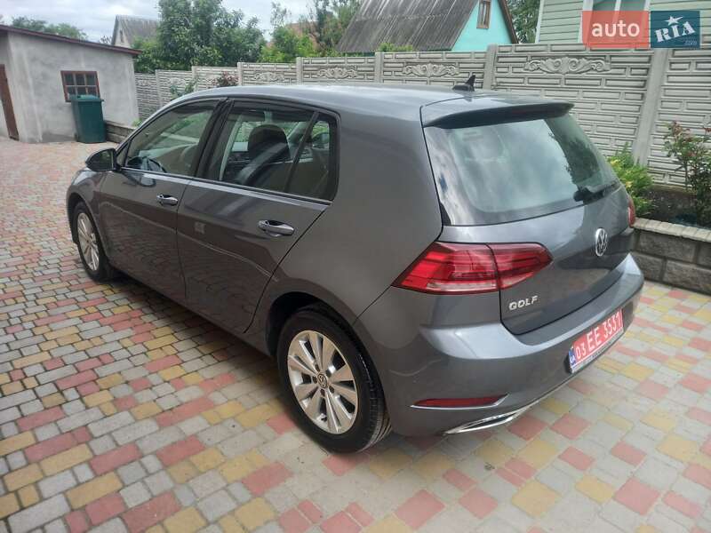 Хэтчбек Volkswagen Golf 2021 в 