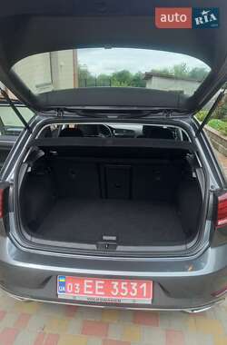 Хэтчбек Volkswagen Golf 2021 в 