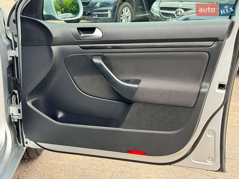 Універсал Volkswagen Golf 2011 в Вінниці
