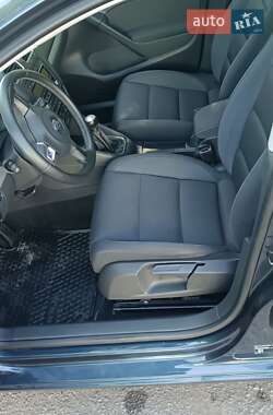 Хетчбек Volkswagen Golf 2010 в 