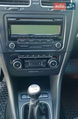 Хетчбек Volkswagen Golf 2010 в 