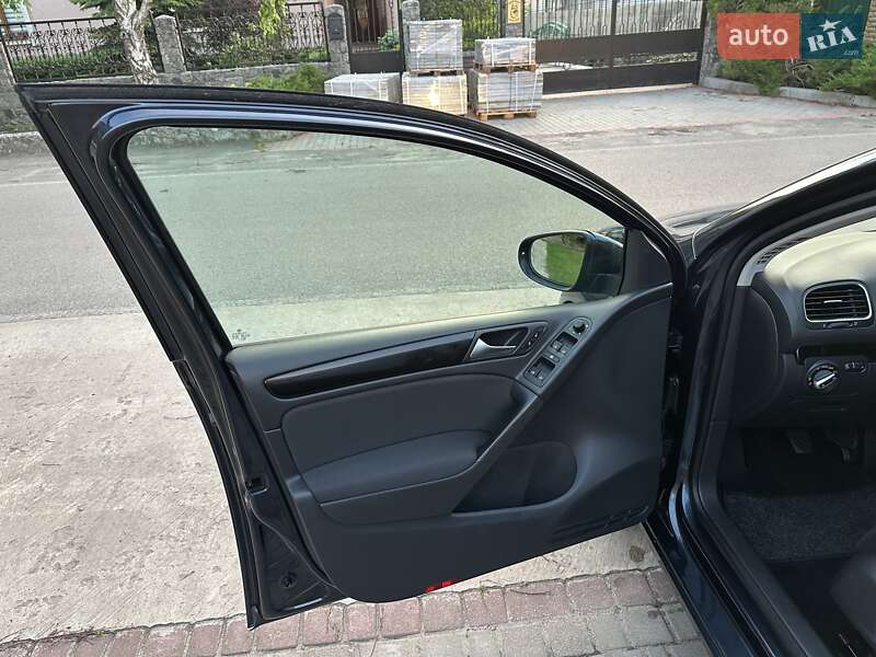 Хэтчбек Volkswagen Golf 2009 в Днепре