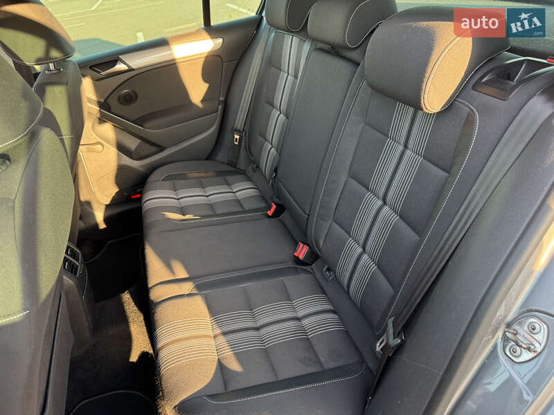 Хетчбек Volkswagen Golf 2012 в Києві