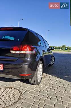 Хэтчбек Volkswagen Golf 2010 в 