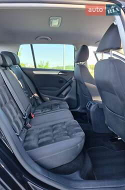 Хэтчбек Volkswagen Golf 2010 в 